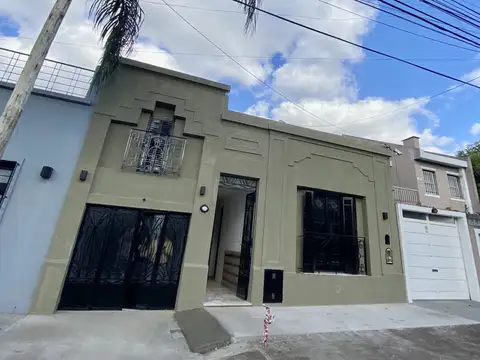 CASA EN VENTA 5 AMBIENTES CON COCHERA Y FONDO LIBRE EN HAEDO CHICO