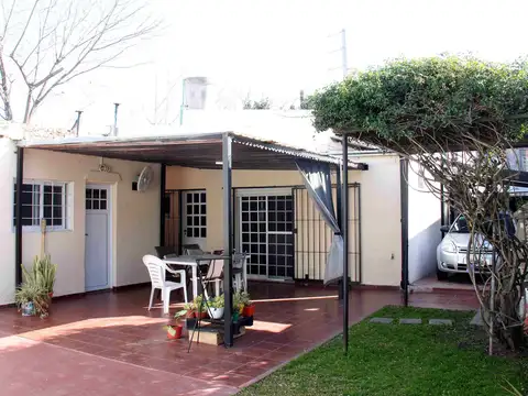 CASAS EN VENTA EN LA PLATA DE TRES DORMITORIOS - Foto 0