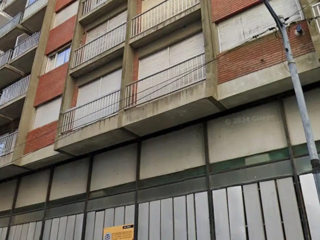 Departamento 2 Amb. al Frente con Balcón Amueblado