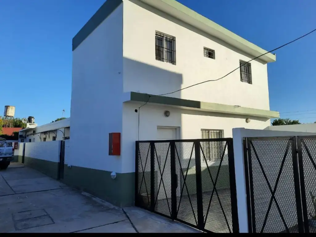 PH en venta - 9 Dormitorios 6 Baños - Cochera - 700Mts2 - Garin, Escobar