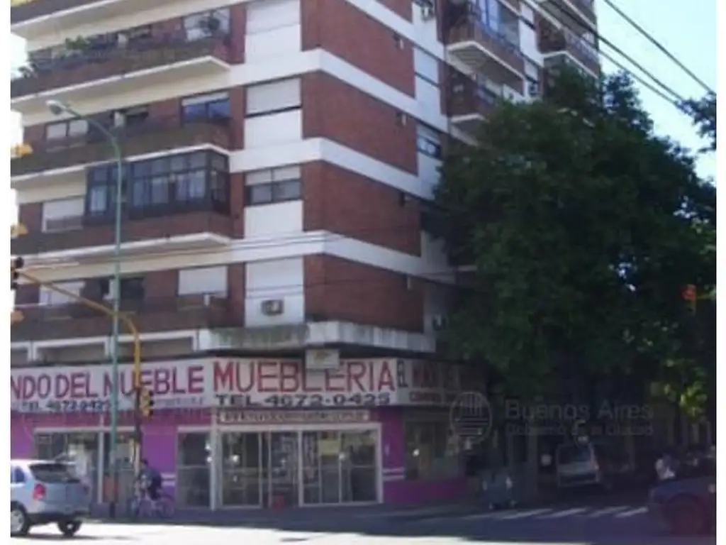 LOCAL EN ESQUINA DE 500M2 SOBRE AV. RIVADAVIA