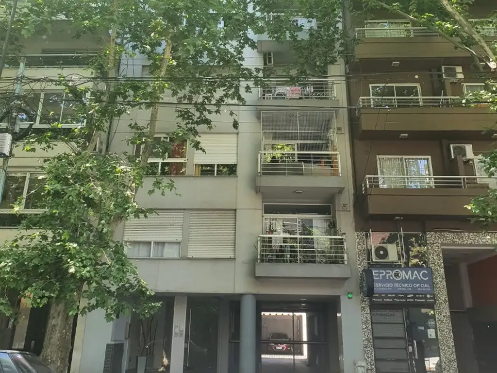 VENTA DEPARTAMENTO SEMIPISO DE 2 AMBIENTES CON GRAN BALCON AL CONTRAFRENTE - VILLA URQUIZA