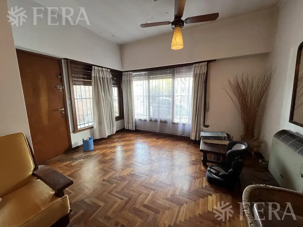 Venta Casa 4 ambientes con cochera y fondo con quincho en Bernal