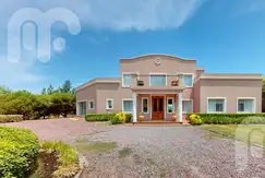 VENTA DE CASA DE 4 DORMITORIOS EN CAMPOS DE ROCA