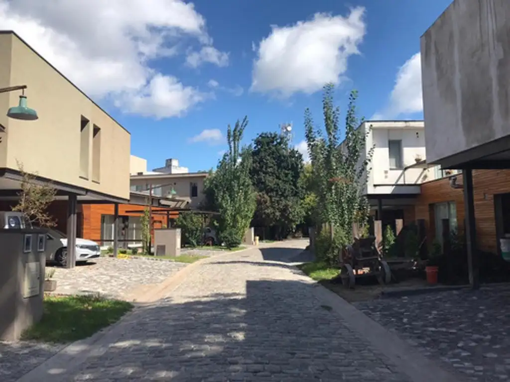 Triplex  Minimalista - En Barrio El Pasaje - Hurlingham