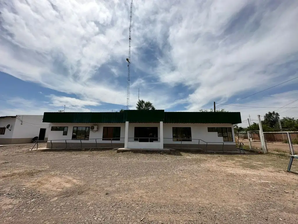 Alquilo base industrial en Rincón de los Sauces.