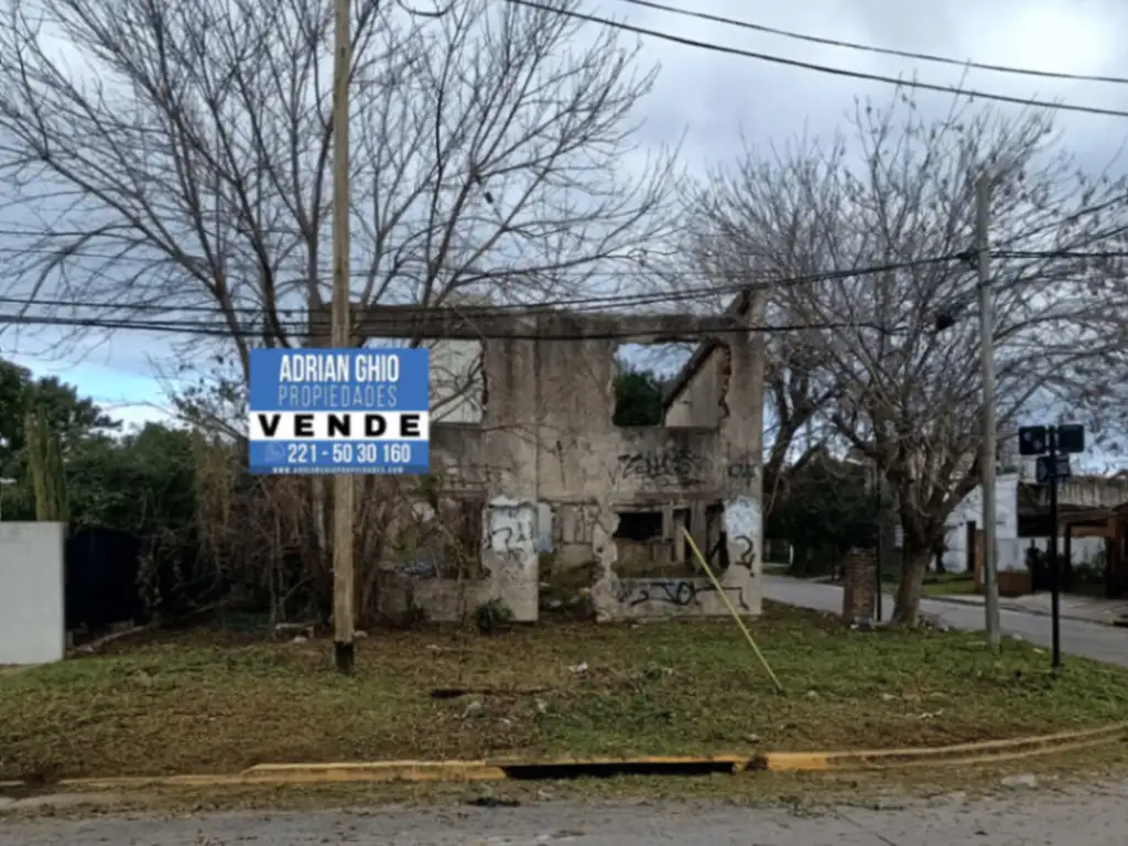 Terreno / Lote en venta de 241m2 ubicado en Manuel B. Gonnet