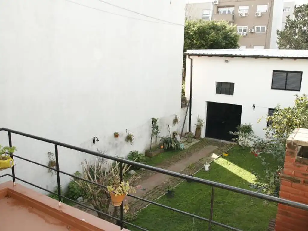 Venta Casa  8 ambientes en Coghlan | jardin | cochera