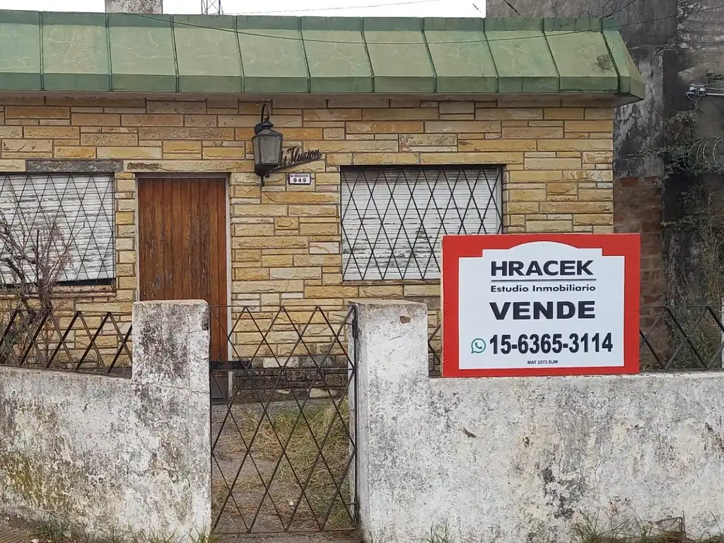 Casa tipo Americana a refaccionar, frente al club Morón. - Foto 0