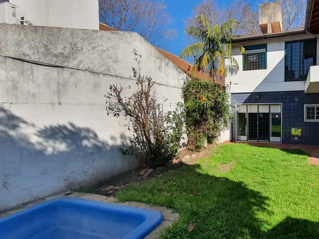 *RETASADA*  AMPLIA CASA CON JARDIN Y QUINCHO AL FONDO-TOMO PROP EN PAGO (CONSULTAR)