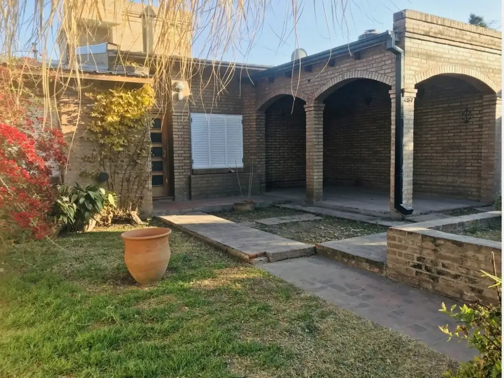 CASA EN VENTA EN ALTA GRACIA