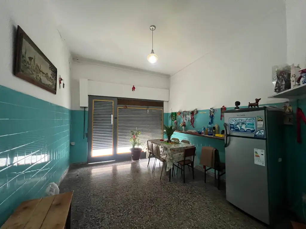 Casa de tres ambientes con jardin y terraza en Venta!