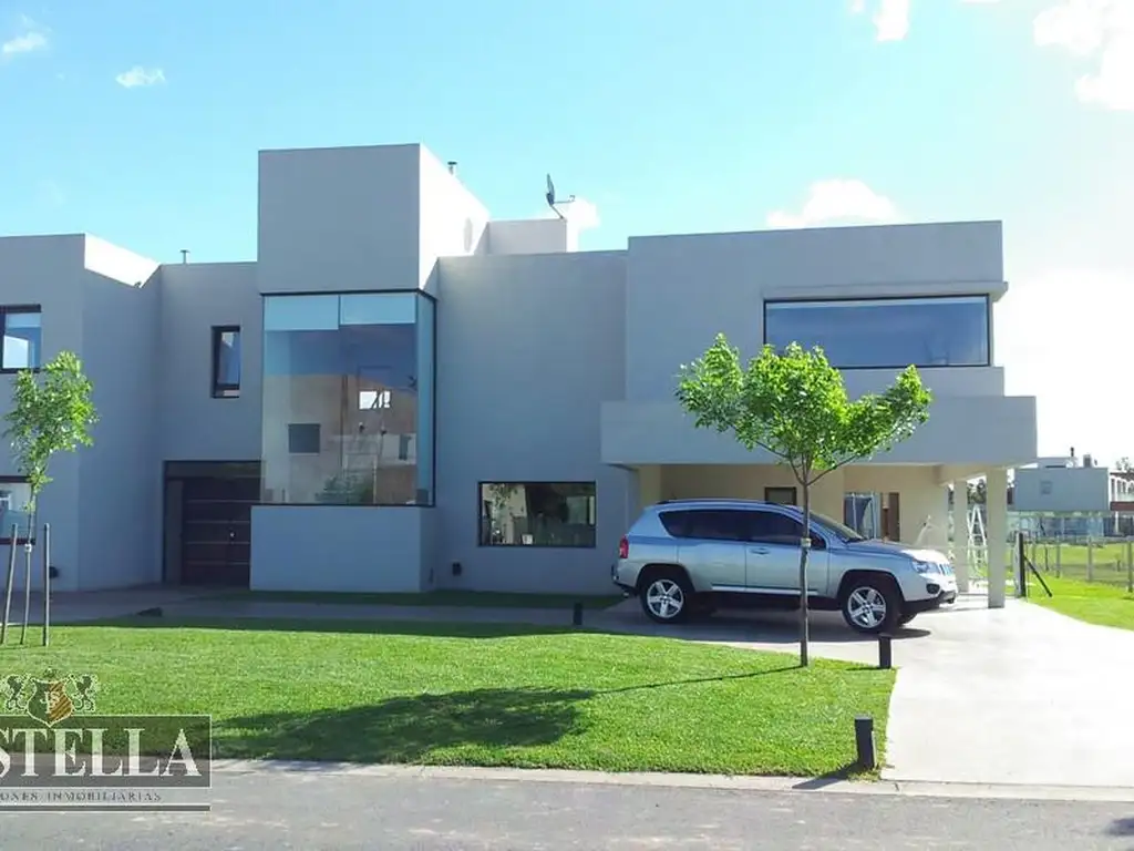 Casa 5 Amb. c/Cochera - Quincho y Pileta - Lote 1188 m² - 420 m² Cub. - Terravista