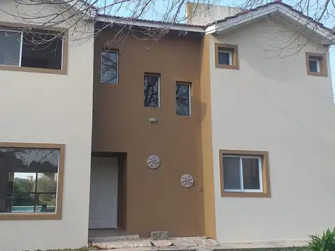 Casa en Alquiler - 3 dormitorios - $ 330.000