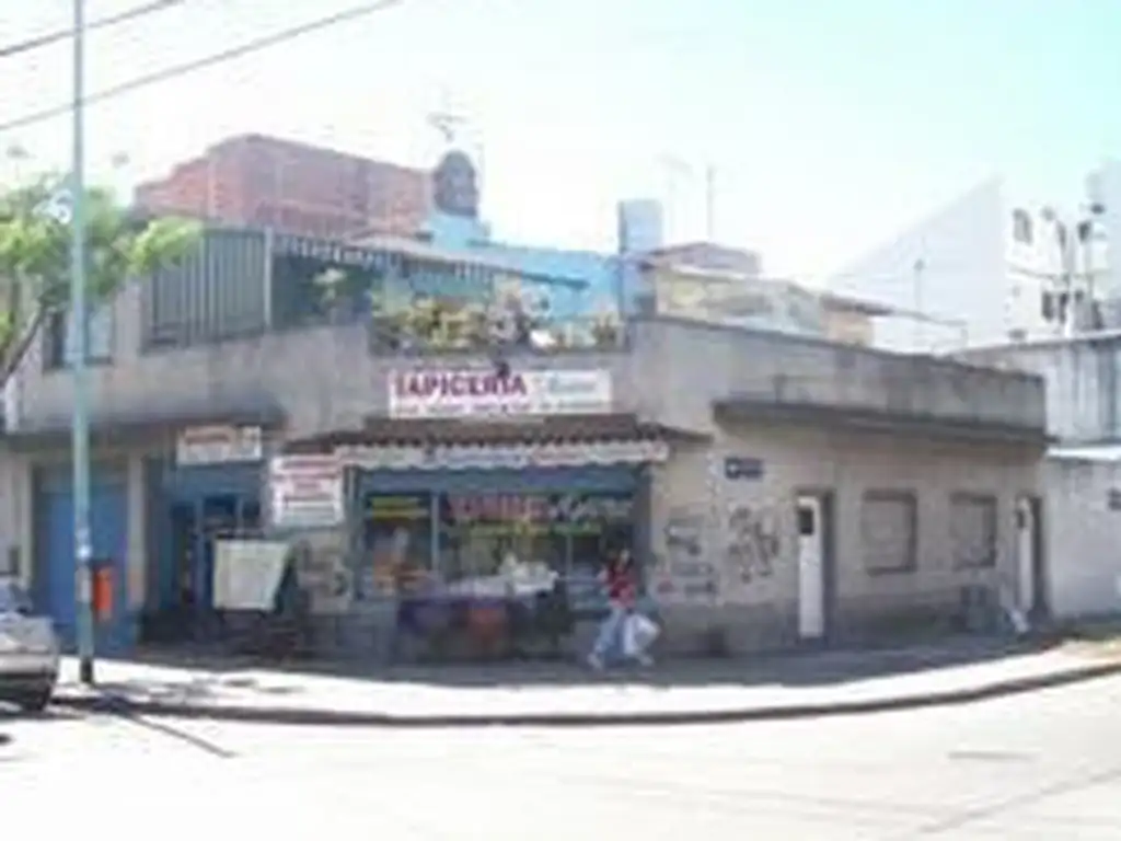 VENDO PROPIEDAD EN BLOCK, 3 DEPARTAMENTOS DE DOS AMB CADA UNO, MAS UN LOCAL, TODO EN ESQUINA