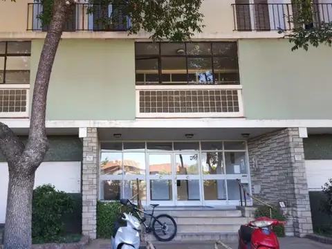 DEPARTAMENTO EN VENTA EN BRAGADO A REFACCIONAR