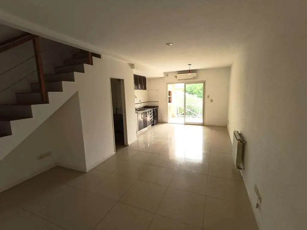 DUPLEX 3 AMB en ALQUILER con PARRILLA y COCH EN CONDOMINIO ALTO MOLINO