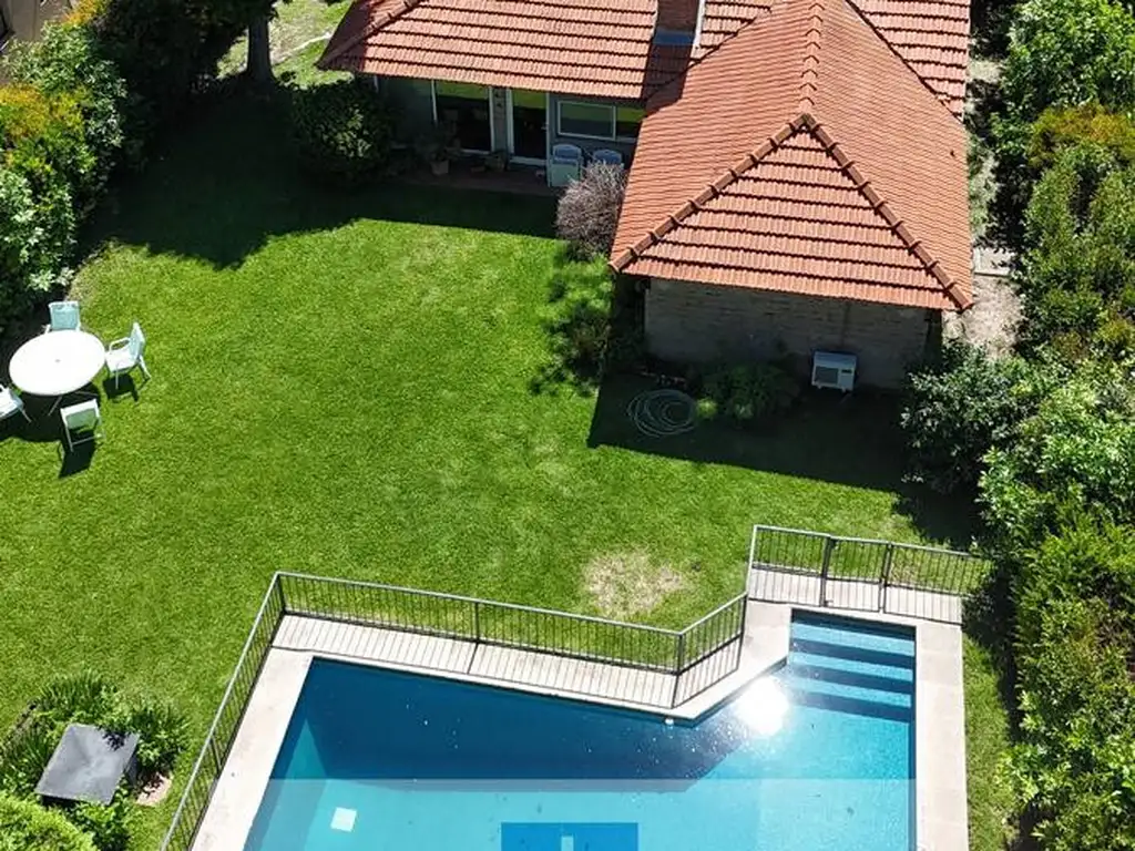 Casa de 3 dormitorios en una planta, en Excelente valor