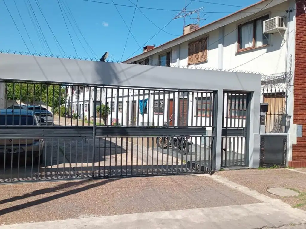 VENTA DUPLEX 3 AMB PATIO Y COCHERA APTO CREDITO