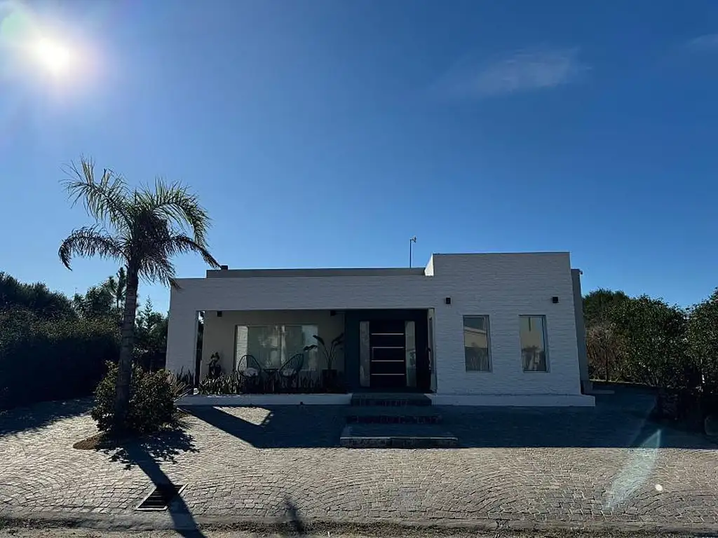 Casa de 3 dormitorios en venta en Club de Campo Santa Rita. Canning-San Vicente.