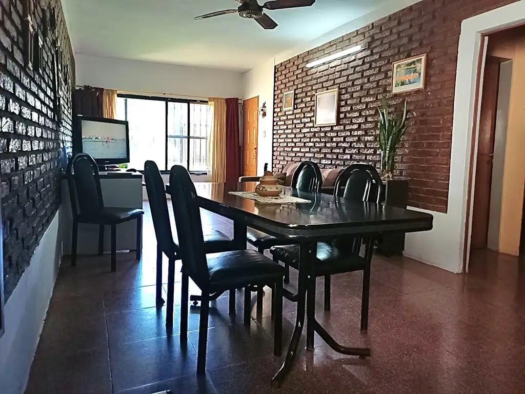 VENTA CASA EN PILAR CON JARDIN