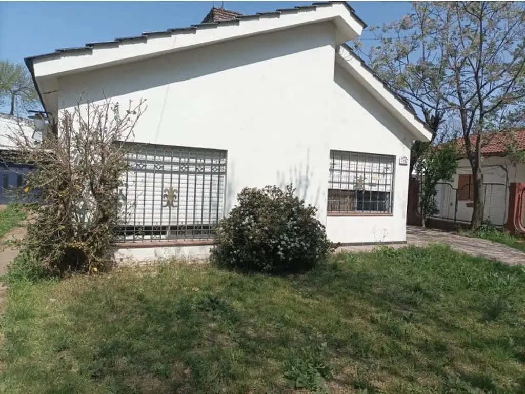 Casa en VENTA 3 dormitorios barrio Parque Field