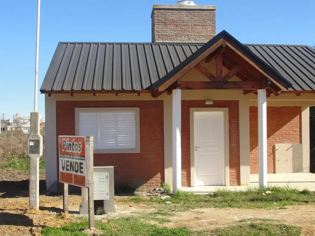 Casa sobre calle Paso de los Andes, extenso lote de 617 m2. SAN JOSE. ENTRE RIOS.