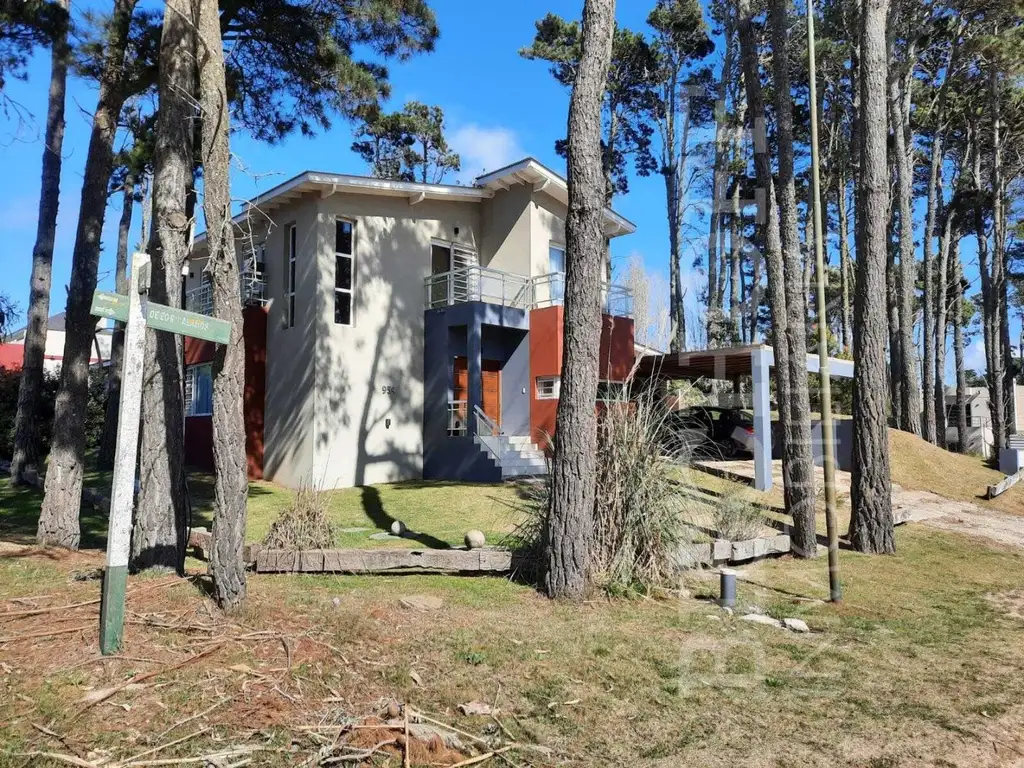 HERMOSA CASA EN VENTA EN BARRIO ALAMOS , PINAMAR