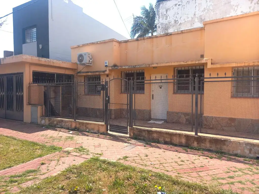 VENTA - Casa 2 dormitorios con Cochera - Alberdi Río, Rosario.