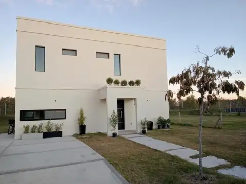 Casa en Puertos del Lago Acacias