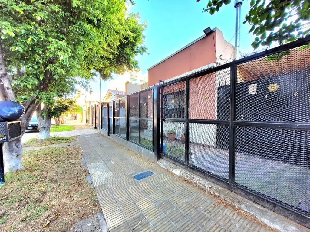 VENTA VILLA MARTELLI CASA 4 AMBIENTES CON COCHERA Y JARDÍN