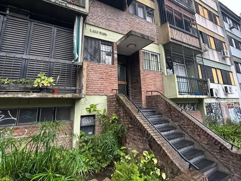 EN VENTA EN CIUDAD JARDIN, DEPARTAMENTO DE 3 AMB. EN 3ER PISO AL FRENTE CON BALCON - FICHA 10030