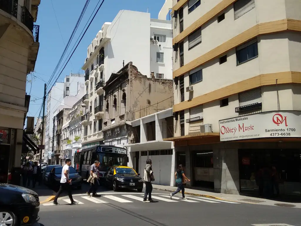 Oficina a pocas cuadar del subte B