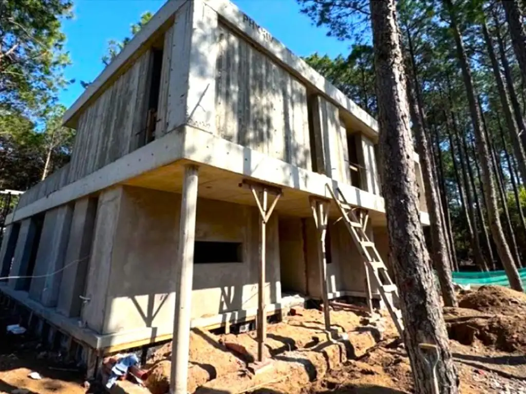 MAGNIFICA CASA FAMILIAR A ESTRENAR. OBRA MUY AVANZADA