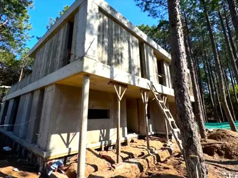 MAGNIFICA CASA FAMILIAR A ESTRENAR. OBRA MUY AVANZADA