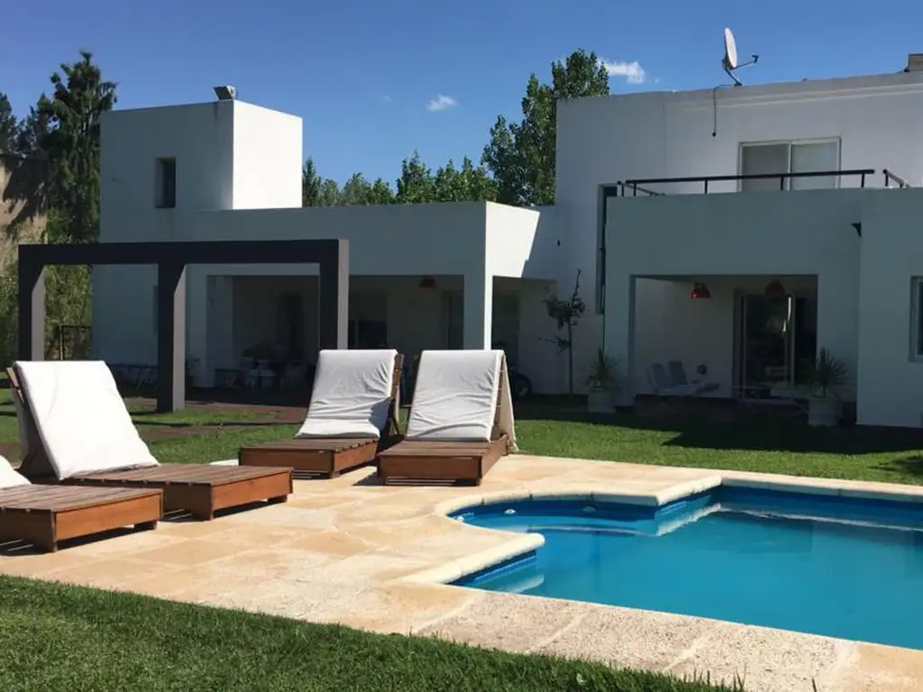 Excelente casa 6 ambientes Barrio Privado Canning - Foto 0