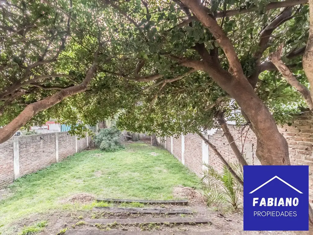 El jardin de tus sueños! Casa de 3 plantas con Garage y todo el espacio que necesitas!