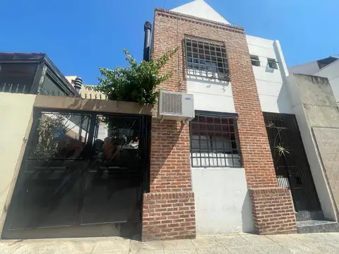 Venta Casa Duplex 6 amb Patio Parque Chacabuco