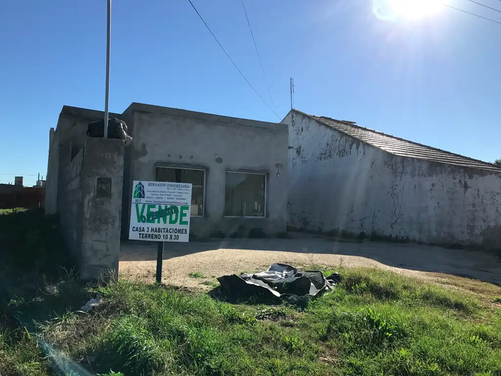 Casa de tres dormitorios sobre terreno de 10mt de frente por 30mt