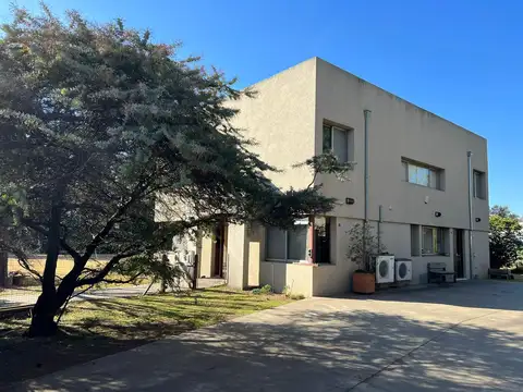 Casa en Venta de  4 dormitorios - Aldea Fisherton - Quincho - Pileta