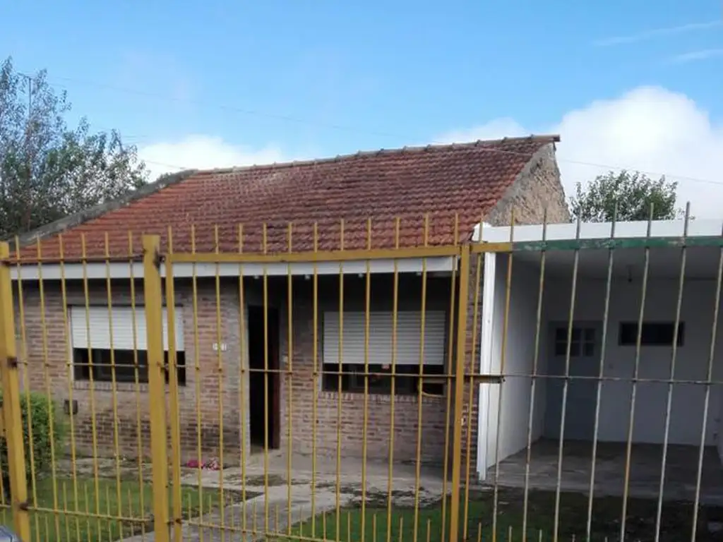 Casa en venta - 3 dormitorios 2 baños 1 cochera - 100mts2 - Los Hornos