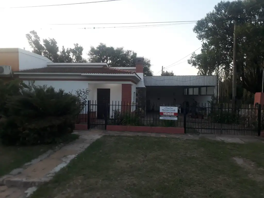 Casa de dos dormitorios y patio en Avenida O´Farrell de Santa Lucía.