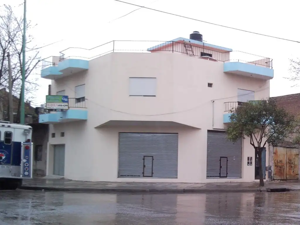 Local en Venta. 55m2. Frente por dos calles.