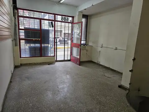 Local Comercial en Centro de La Lucila: 25m²   Sótano de 20m²- En venta.