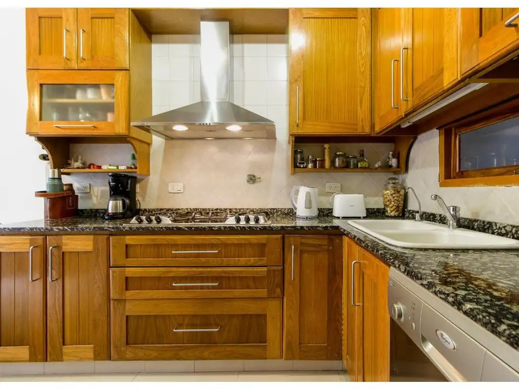 Casa en Venta - 5 ambientes - USD 305.000