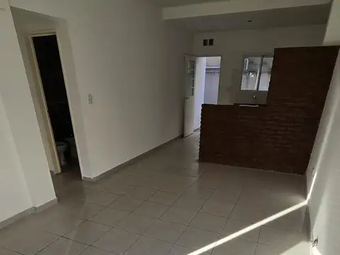 DEPARTAMENTO DE 2 AMBIENTES CON PATIO EN ALQUILER. BARRIO CANGURO, SAN ANDRES