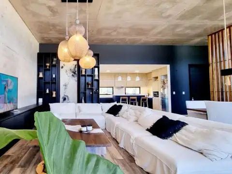 Casa en Venta - 3 dormitorios - USD 350.000