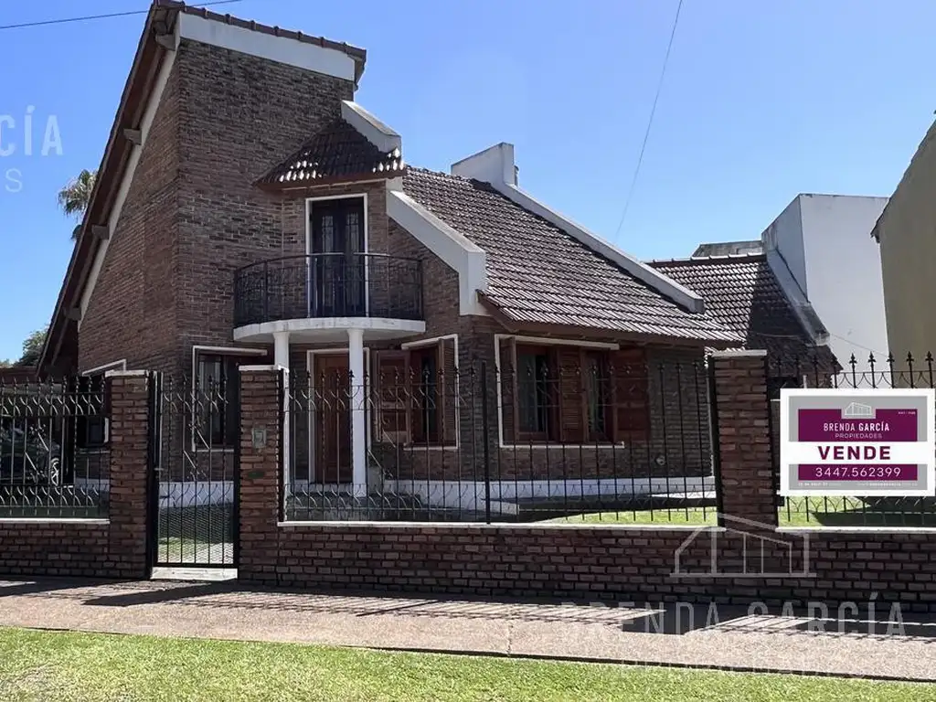 Casa Con Pileta En Dos Plantas En Venta  - Colón Entre Rios.