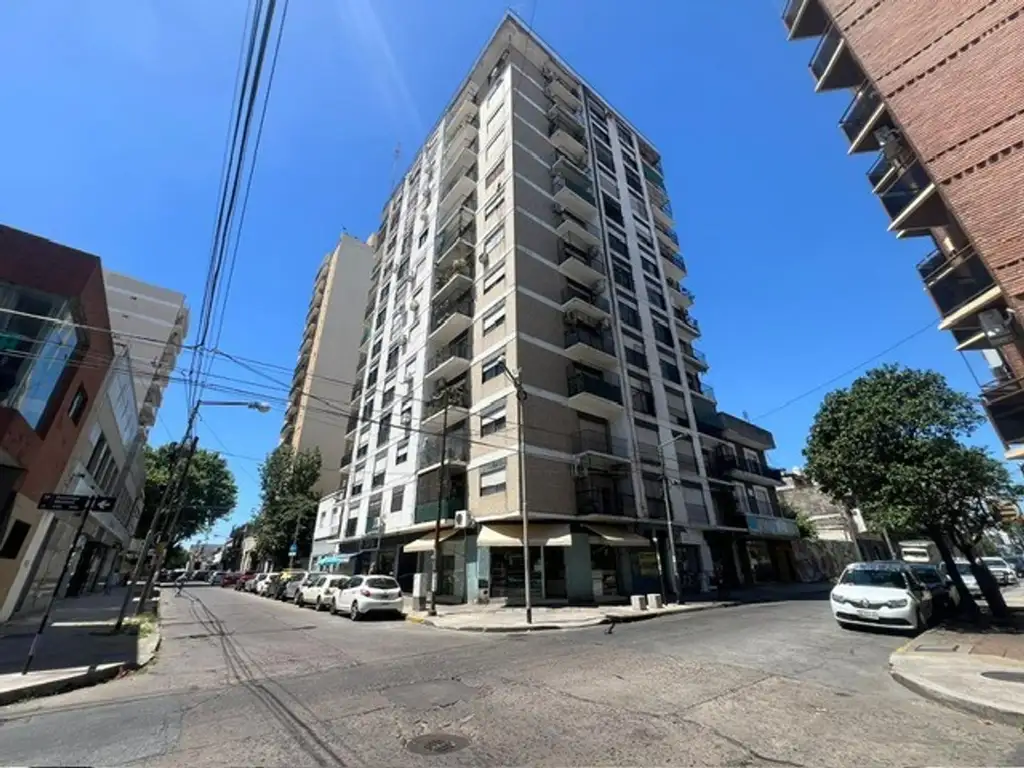 VENTA DEPARTAMENTO DE TRES AMBIENTES SAN MARTIN CENTRO