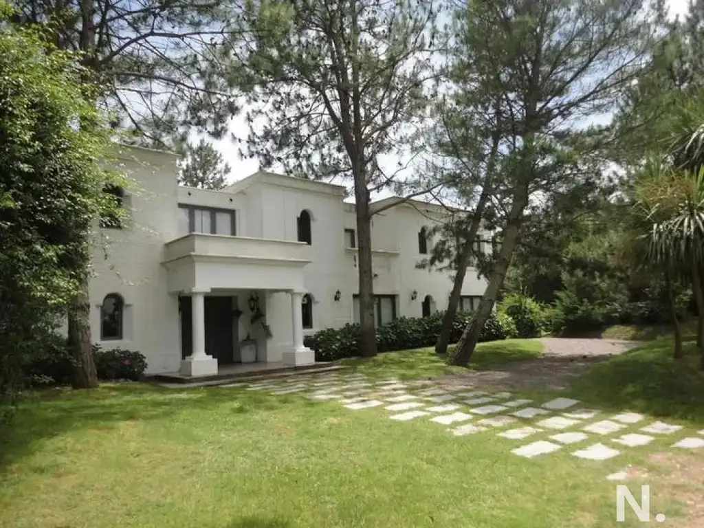 Casa de Cinco Dormitorios en Suite - Punta del Este